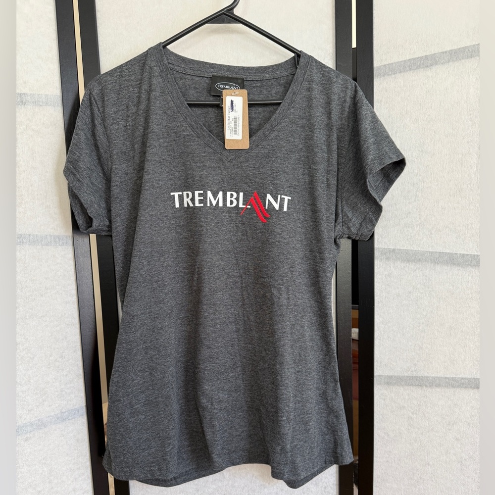 Mont Tremblant Ski Resort Women's V Neck T-shirt ~ Size XL